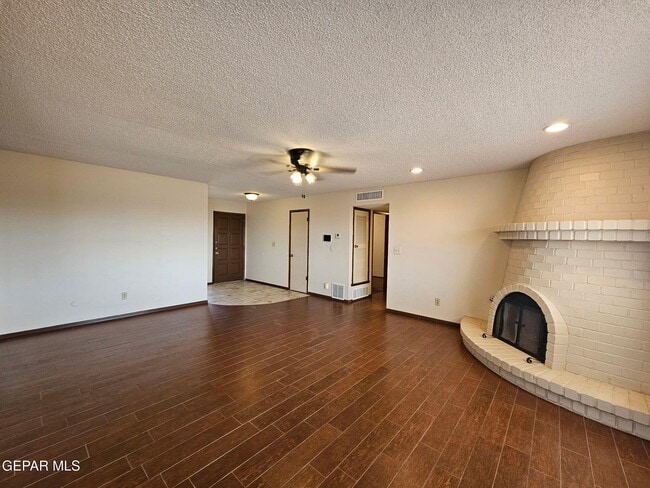 Building Photo - 10604 Pleasant Hills Dr