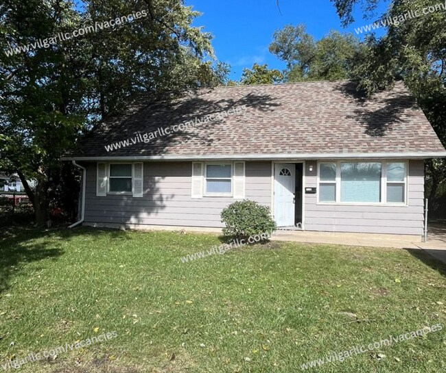 Building Photo - 3 spacious bedrooms, 1 updated bathroom home in Gary, IN