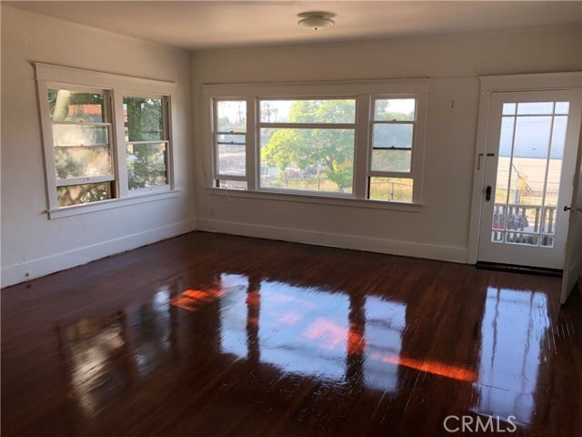 Building Photo - 342 E 8th St