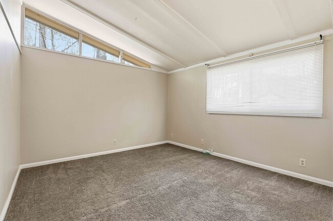 Building Photo - Private Home on 6 acres in Whitewater Schools!