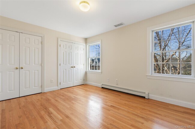 Building Photo - 243 Knollwood Ave