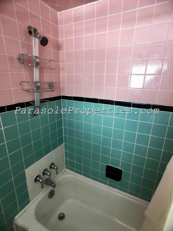 Building Photo - 704 Cooney St