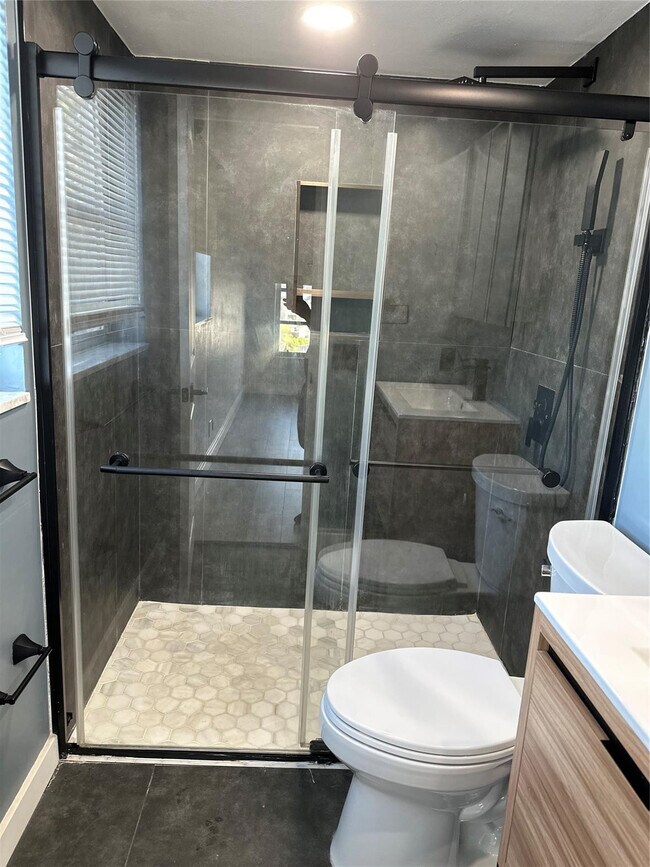 Building Photo - 1101 Crystal Lake Dr