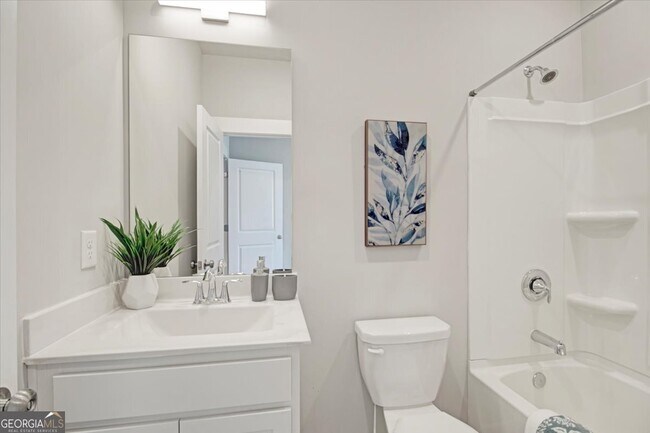 Building Photo - 2030 Main St NW