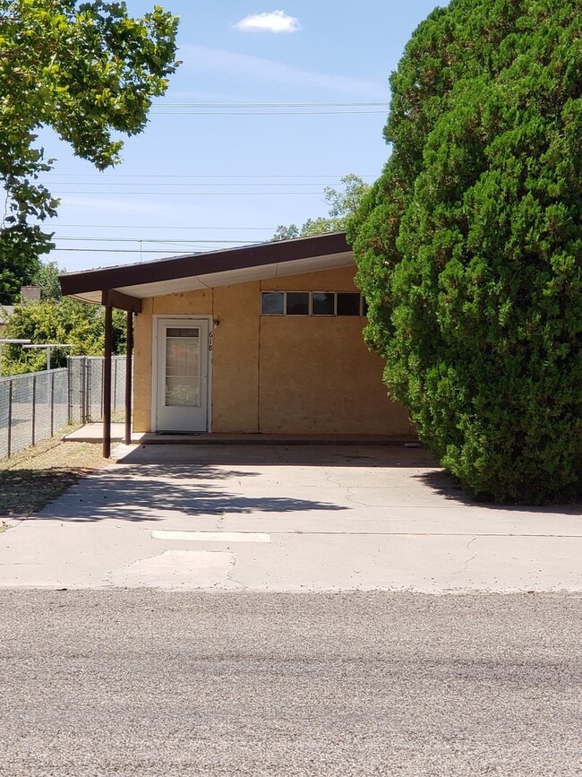 Primary Photo - 618 S Abilene Ave