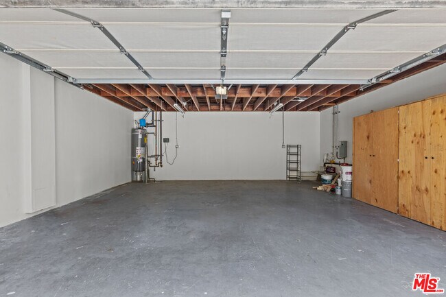 Building Photo - 10421 Beckford Ave