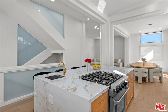 Building Photo - 6730 Esplanade