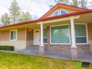 Building Photo - Spacious Glenrose Retreat | 3 Bed + Shop + Private Wooded Setting