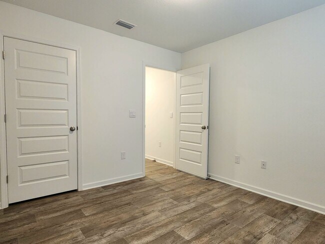 Building Photo - Lovely 4/2 available now in Raley Farms of...