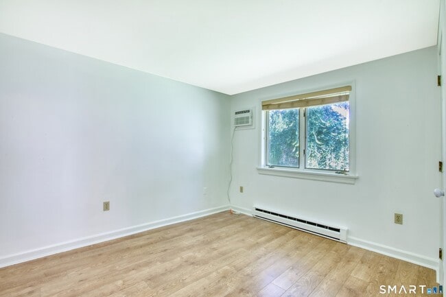 Building Photo - 25 Oakview Cir