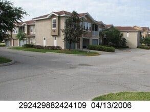Building Photo - 3/2 VILLANOVA AT HUNTER'S CREEK