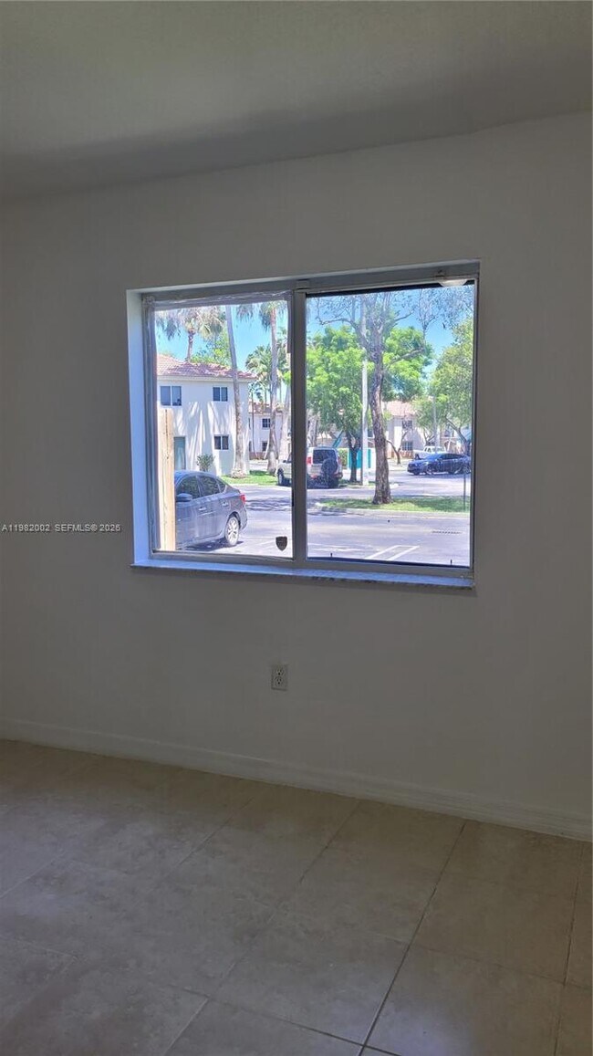 Building Photo - 2921 SE 13th Ave