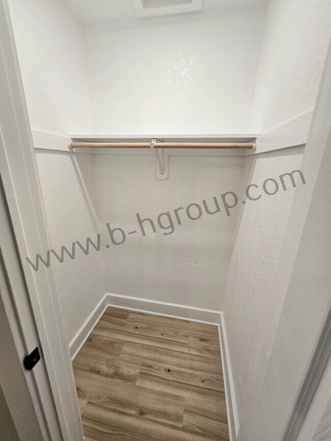 Building Photo - 715 57th St