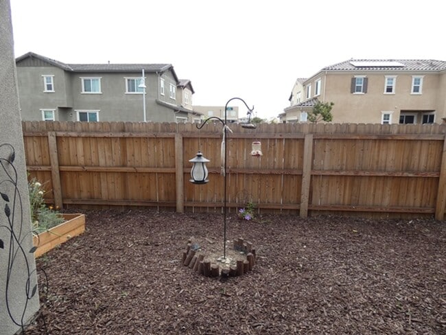 Building Photo - Fabulous Newer Home in Gated Santa Maria Community