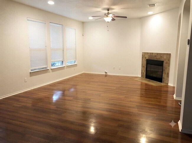 Building Photo - 14320 Lake Victor Dr