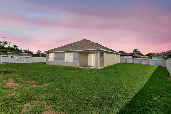 Building Photo - 393 SW Tarra Ave