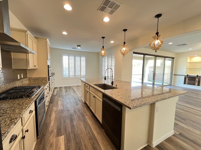 Building Photo - 4-bedroom, 4-bathroom home in the vibrant ...