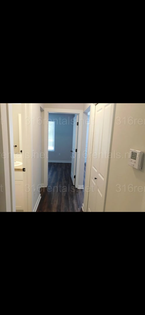 Building Photo - 317 S Taylor St