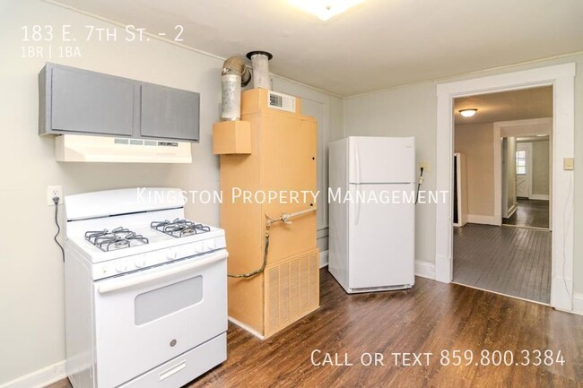 Building Photo - Adorable 1 bedroom Now Available !!! 1/2 o...