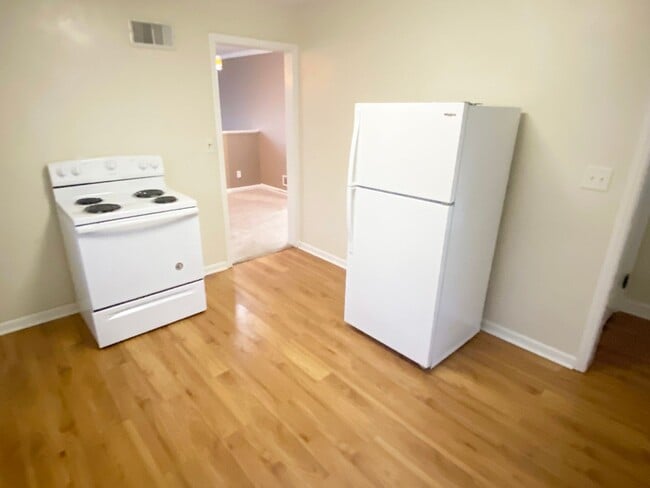 Building Photo - 2-Bedroom 1 Bath Ranch Style Home Near GD ...