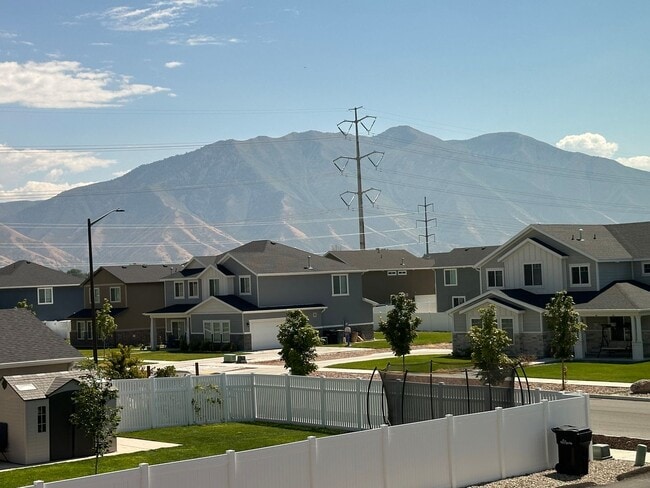 Building Photo - New Never Lived in Springville Townhome Fo...