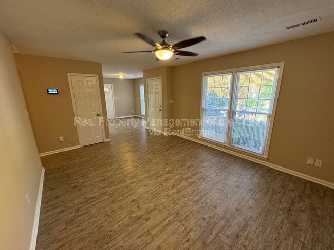 Building Photo - 4005 Sassafras Ct