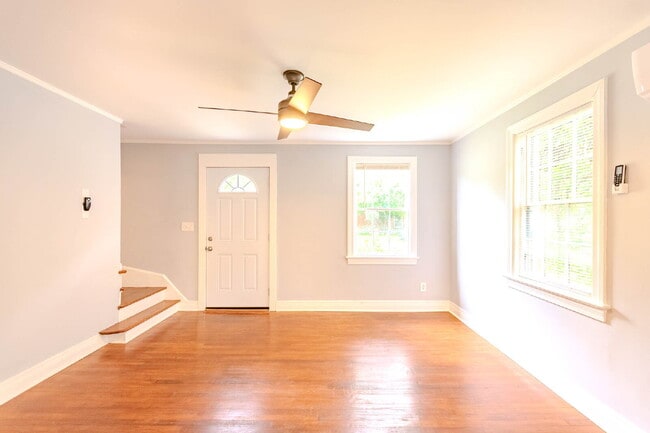 Building Photo - Fantastic 2 Bed, 1 Bath.  Walk to MTSU!