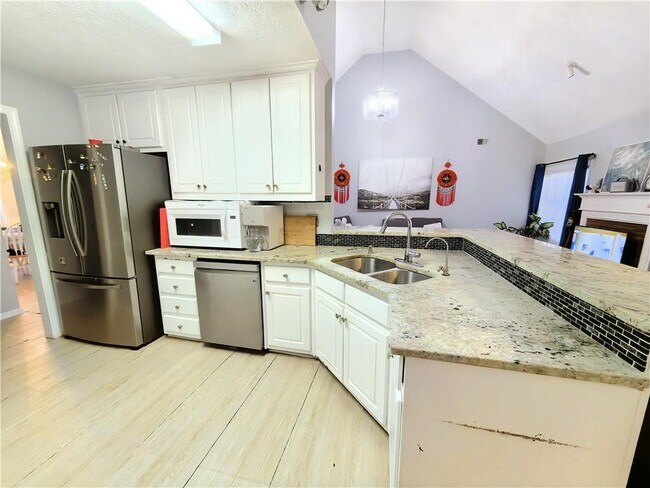 Building Photo - 235 Ruby Forest Pkwy