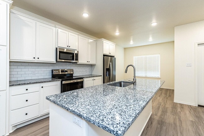 Building Photo - 5549 Lehigh St