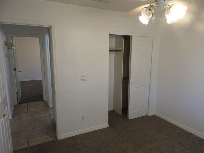 Building Photo - 3 Bedroom with large yard