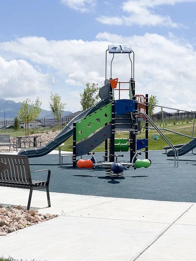 Building Photo - 364 W Snowberry Dr