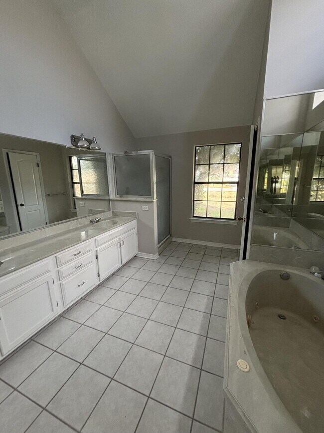 Building Photo - 148 Long Pointe Dr