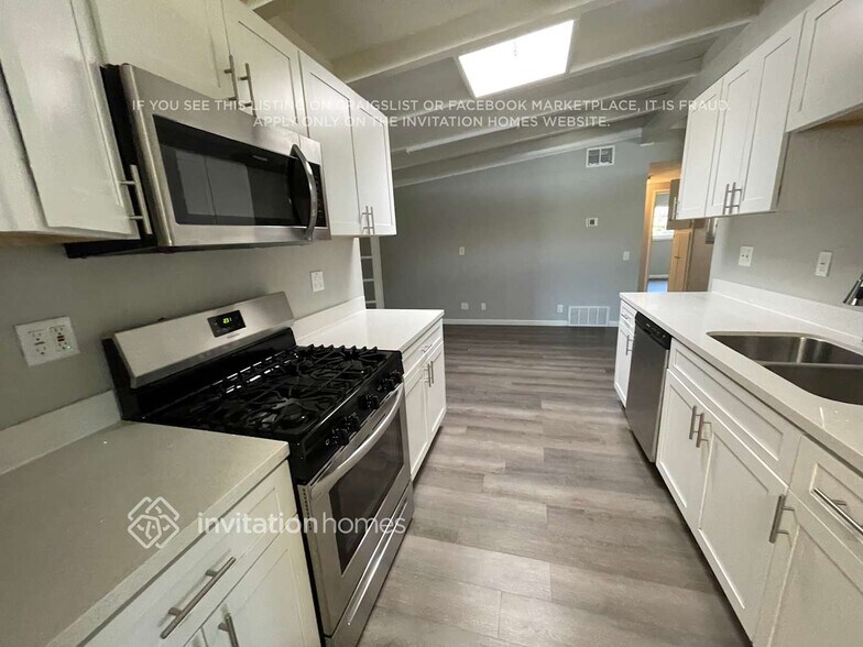 Building Photo - 400 Cabrillo Ave