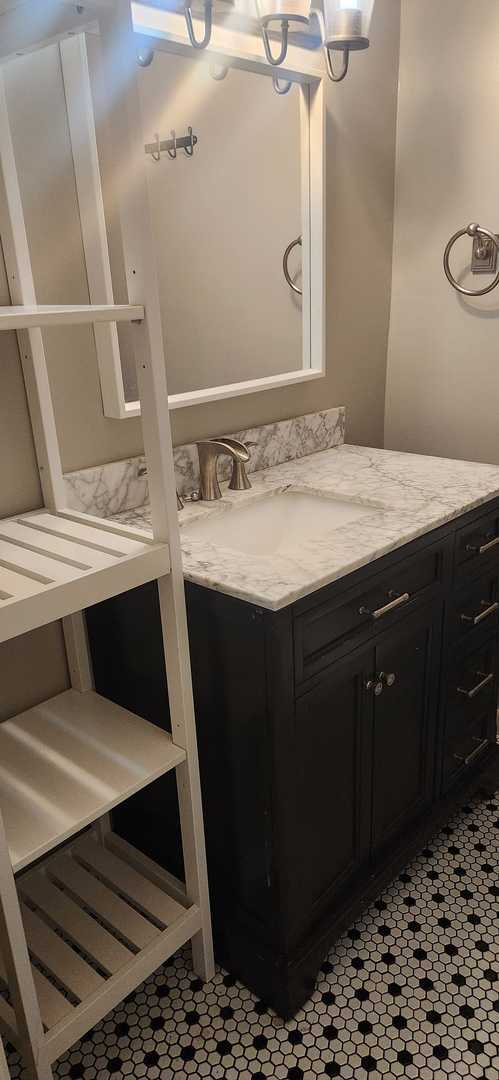 Building Photo - 5534 E Lake Dr