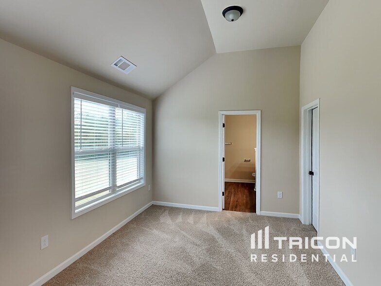 Building Photo - 135 Massey Ln