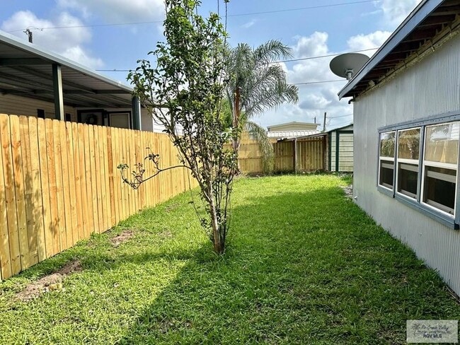 Building Photo - 15702 Orange Dr