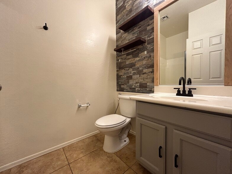 Building Photo - 3161 S Southwind Dr