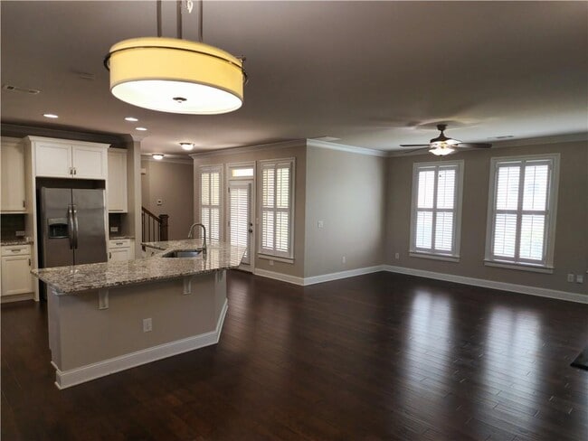 Building Photo - 4045 Brookview Dr