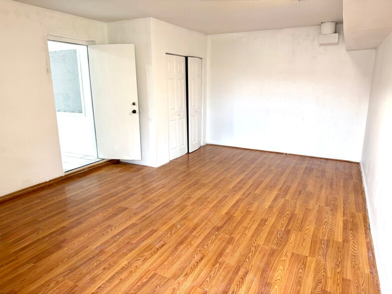 Building Photo - 2502 Ave O NW