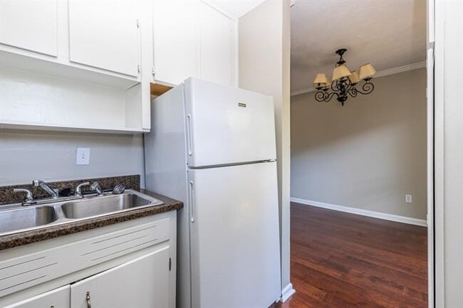 Building Photo - 120 Biscayne Dr NW