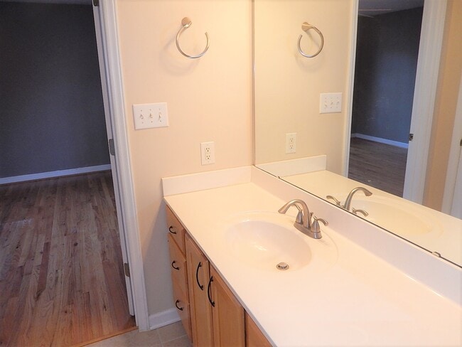 Building Photo - 6610 Lipscomb Dr