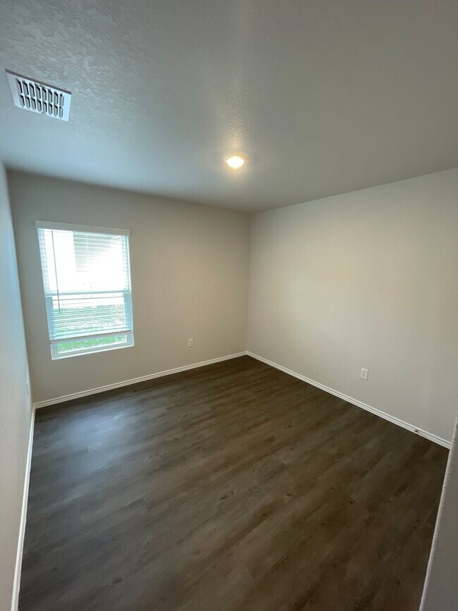 Building Photo - Now Pre-Leasing: Spacious 4-Bedroom, 2-Bath Home Available Soon