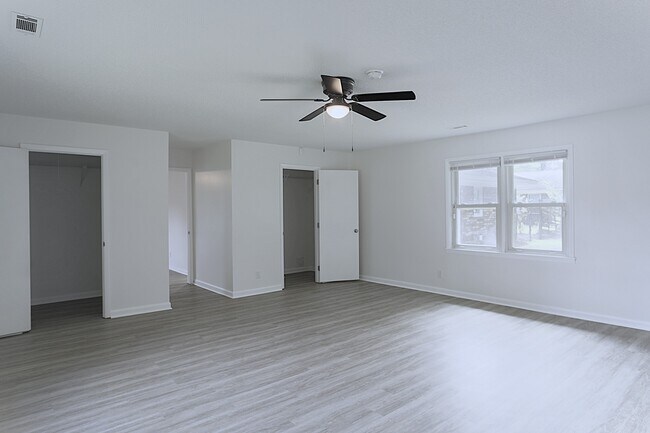 Building Photo - 637 McDowell Rd