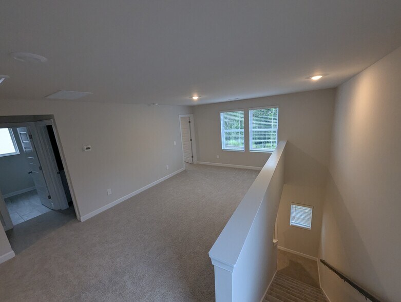 Building Photo - 1001 Penfold Pt
