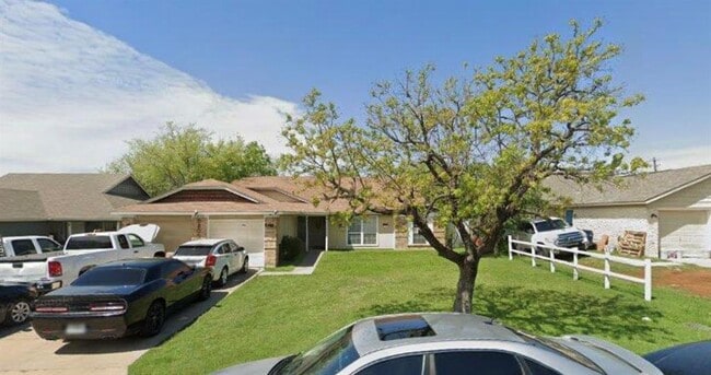 Building Photo - 9800 Eastwend Dr