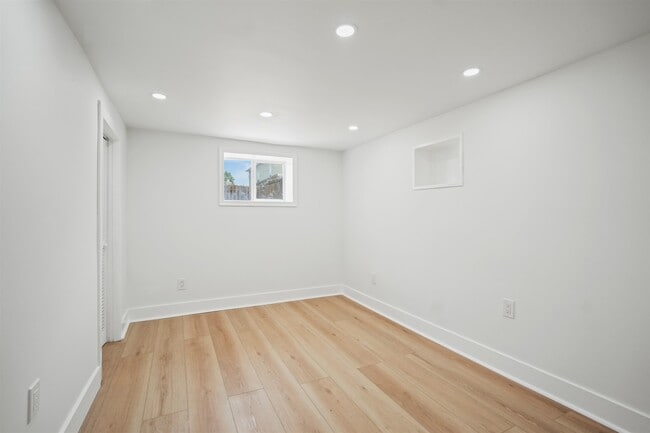 Building Photo - 31 W 46th St
