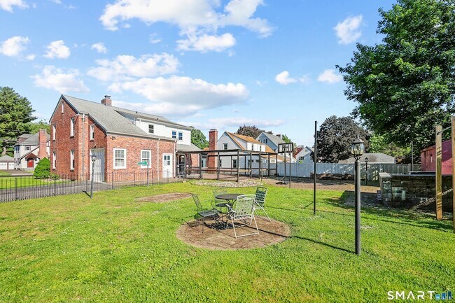 Building Photo - 92 Hazelmere Rd