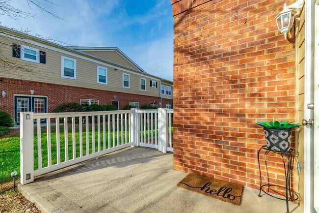 Building Photo - 6105 Regency Ct