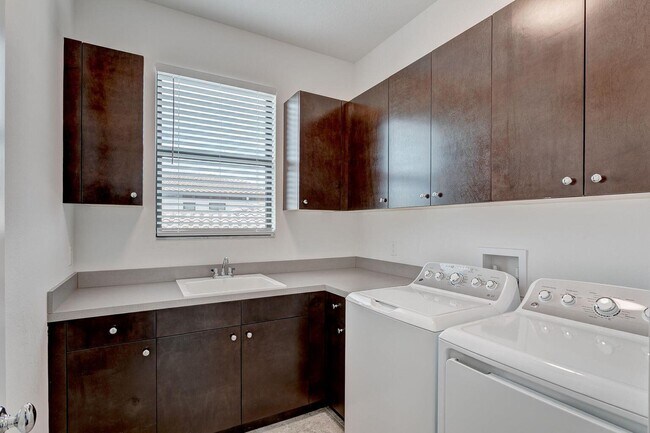 Building Photo - 1205 Faulkner Ter