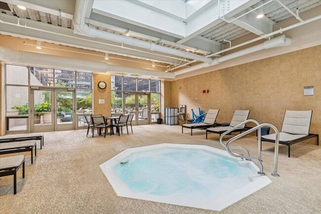 Building Photo - 222 N Columbus Dr